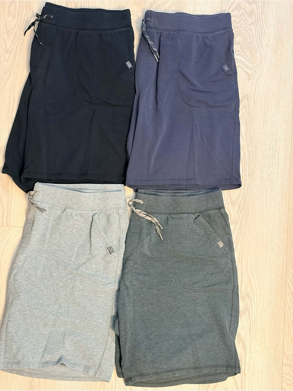 Gently used 4-Pack Men’s LL Bean lounge shorts. XXL REG. Excellent condition.